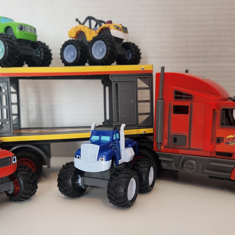 Blaze and the Monster Machines Truck Set